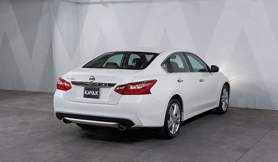 Nissan Altima 2.5 ADVANCE NAVI CVT Sedan 2017
