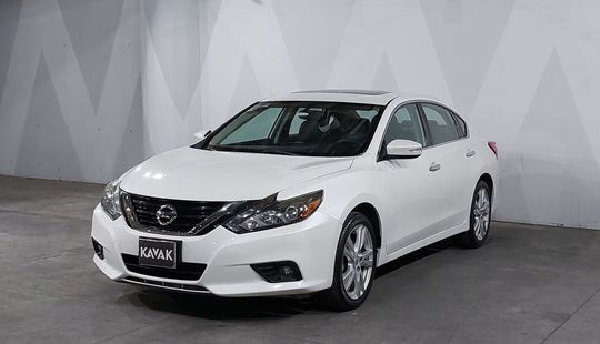 Nissan • Altima