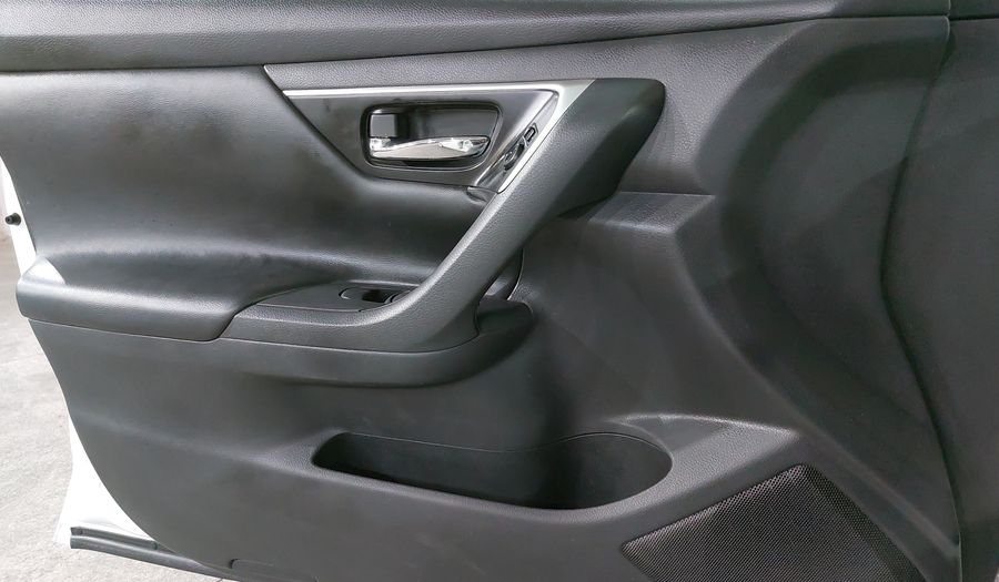 Nissan Altima 2.5 ADVANCE NAVI CVT Sedan 2017