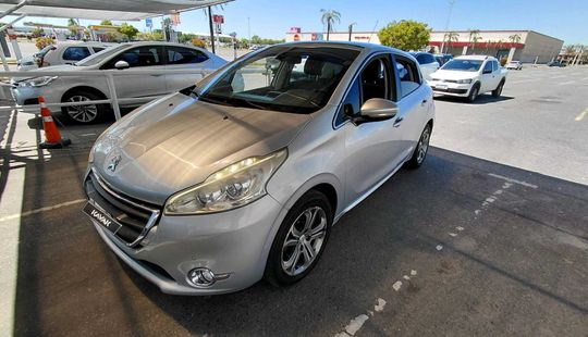 Peugeot • 208