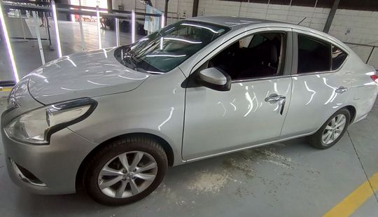 Nissan • Versa