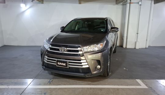Toyota • Highlander