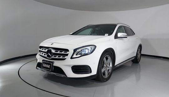 Mercedes Benz • Clase GLA