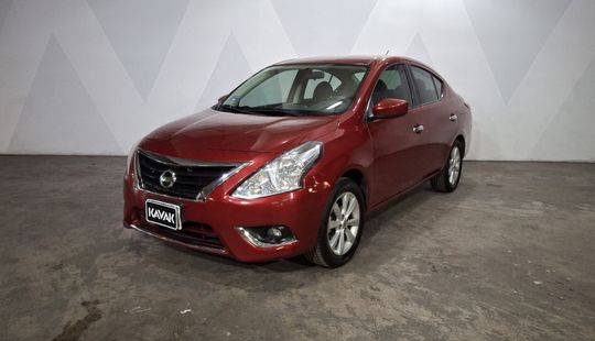 Nissan • Versa