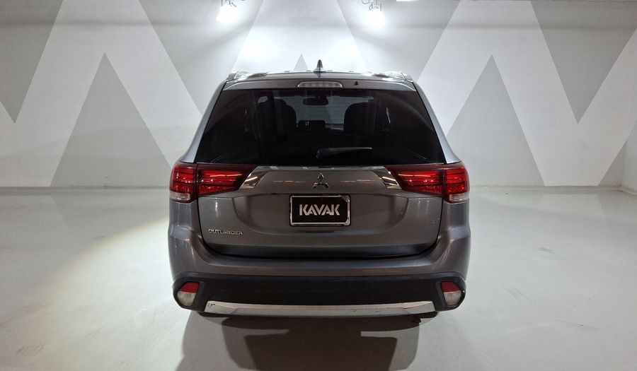 Mitsubishi Outlander 2.4 SE + Suv 2017