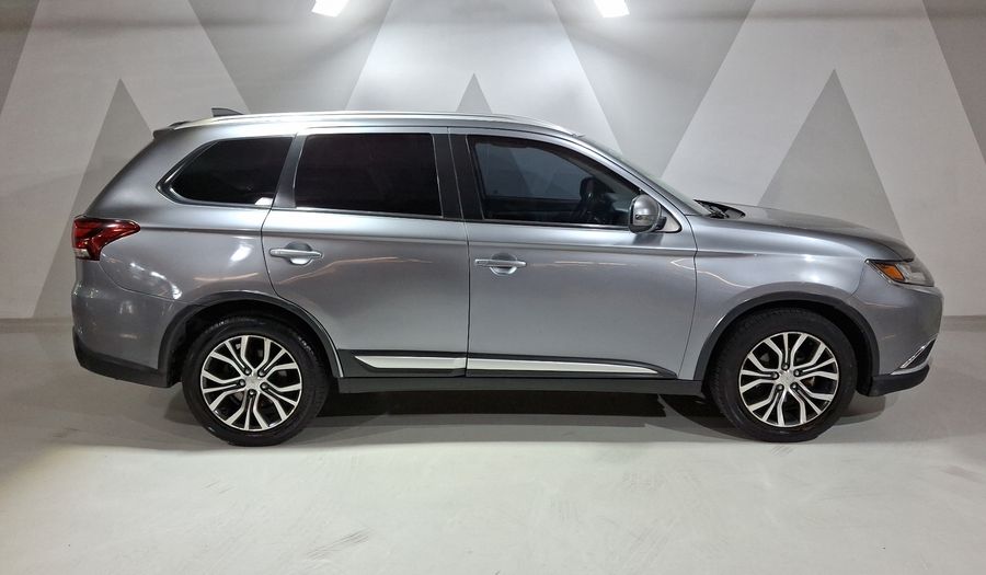 Mitsubishi Outlander 2.4 SE + Suv 2017