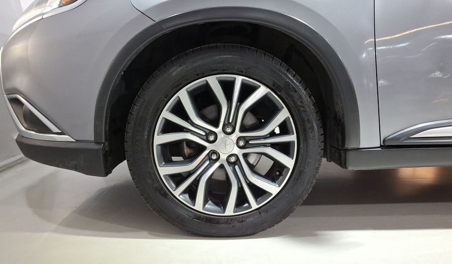 Mitsubishi Outlander 2.4 SE + Suv 2017