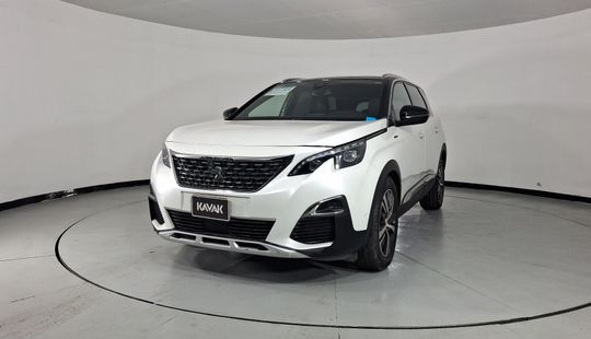 Peugeot • 5008