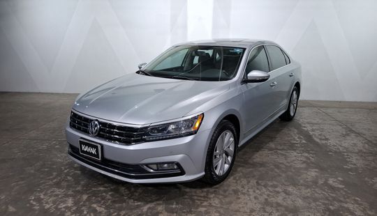 Volkswagen • Passat