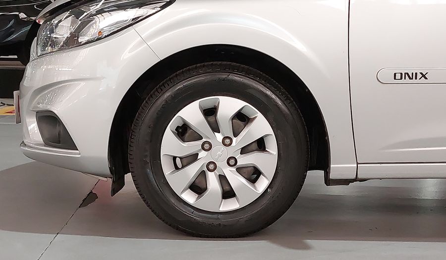 Chevrolet Onix MPFI LT Hatchback 2017