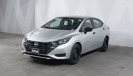 Nissan • Versa
