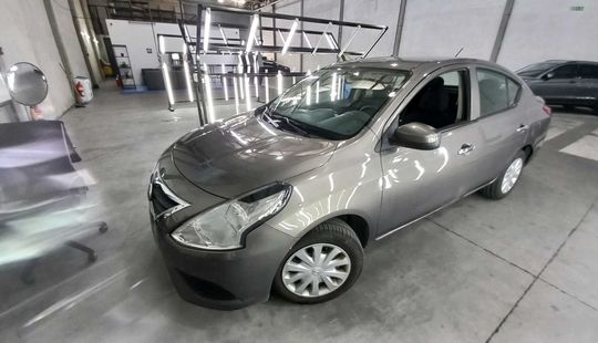 Nissan • Versa