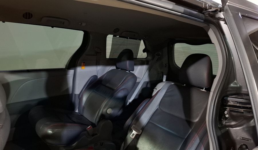 Toyota Sienna 3.5 XLE PIEL AT Minivan 2015