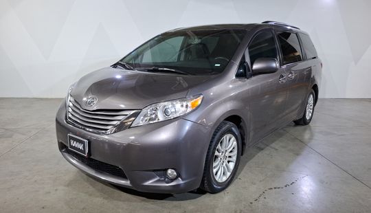 Toyota • Sienna