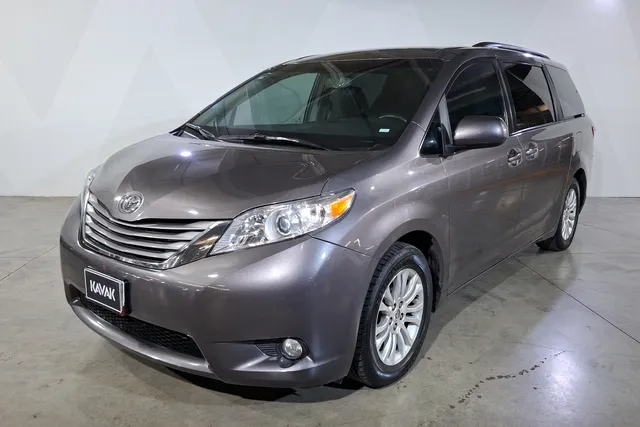 Toyota · Sienna