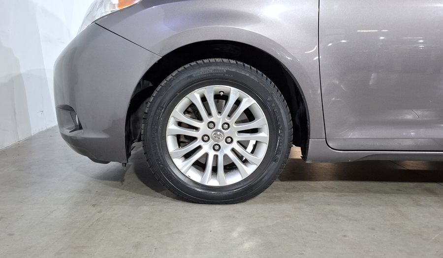Toyota Sienna 3.5 XLE PIEL AT Minivan 2015