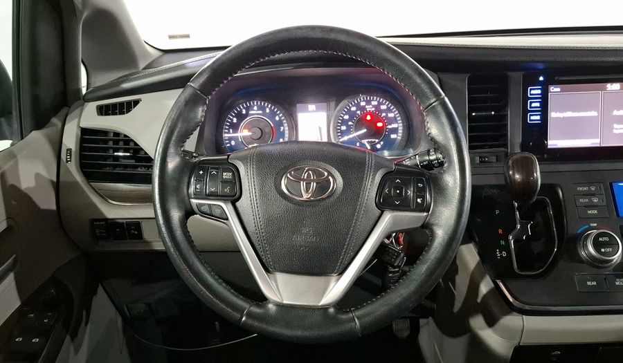 Toyota Sienna 3.5 XLE PIEL AT Minivan 2015