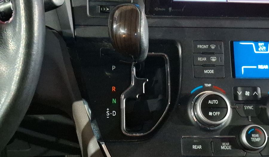 Toyota Sienna 3.5 XLE PIEL AT Minivan 2015