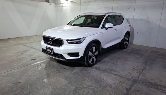 Volvo • XC40