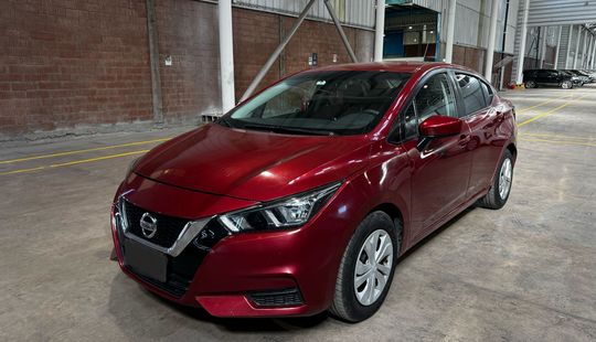 Nissan • Versa