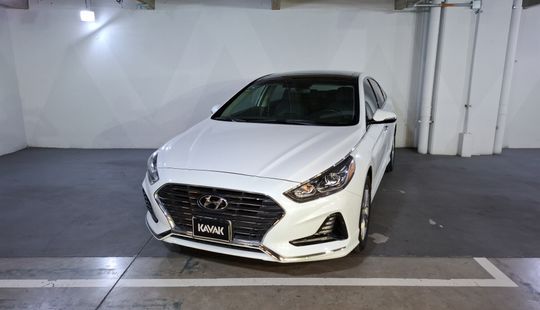 Hyundai • Sonata