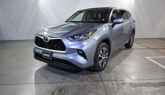 Toyota • Highlander