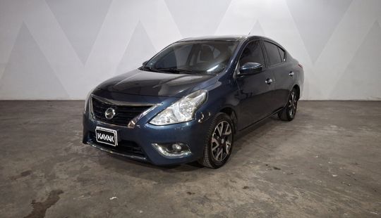 Nissan • Versa