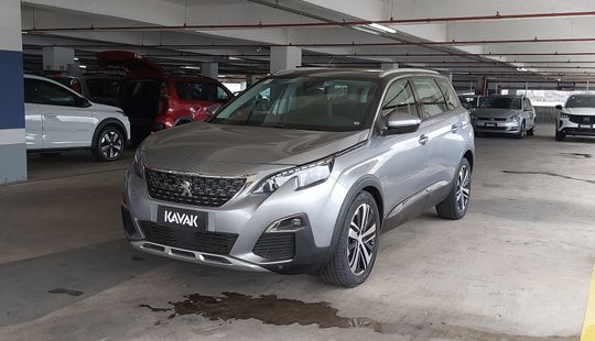 Peugeot • 5008