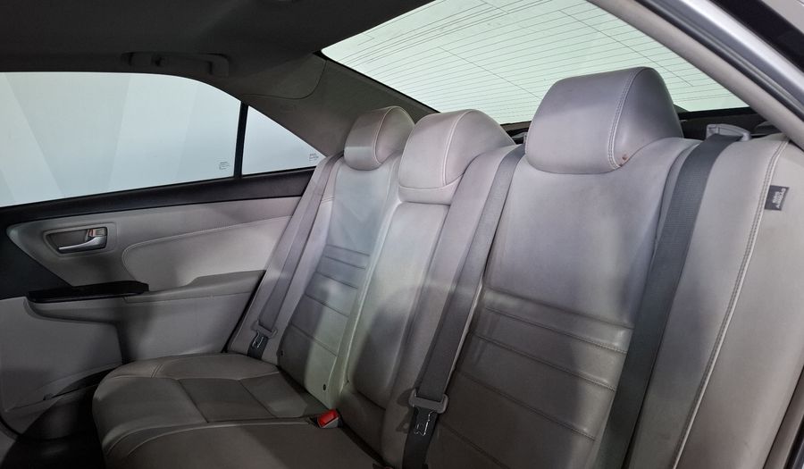 Toyota Camry 2.5 XLE L4 6AT Sedan 2015