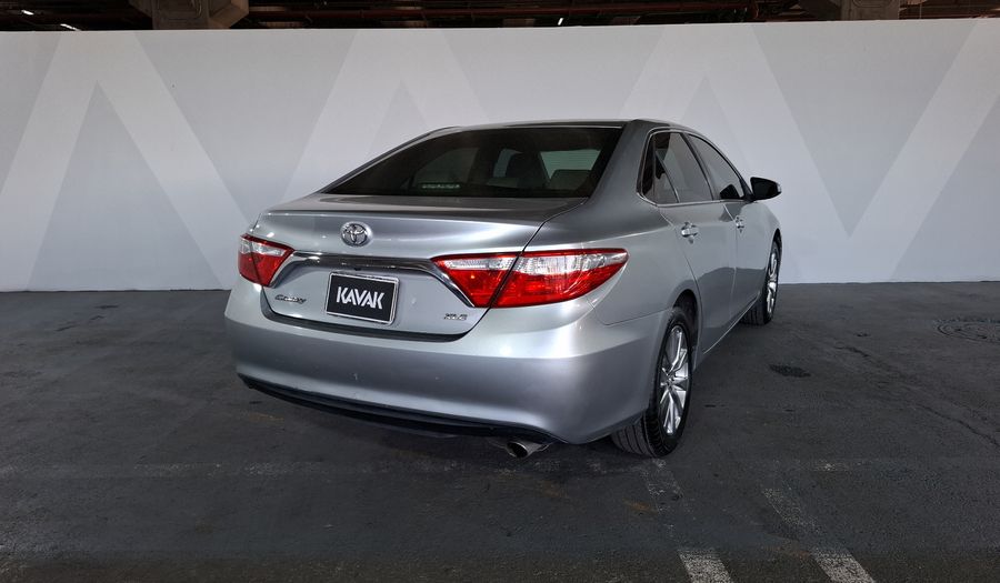 Toyota Camry 2.5 XLE L4 6AT Sedan 2015