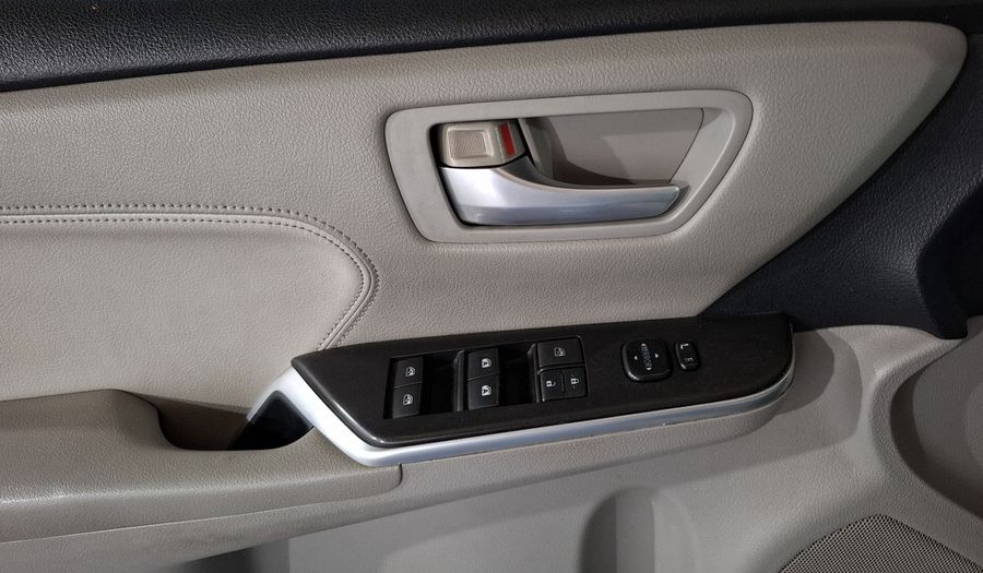 Toyota Camry 2.5 XLE L4 6AT Sedan 2015