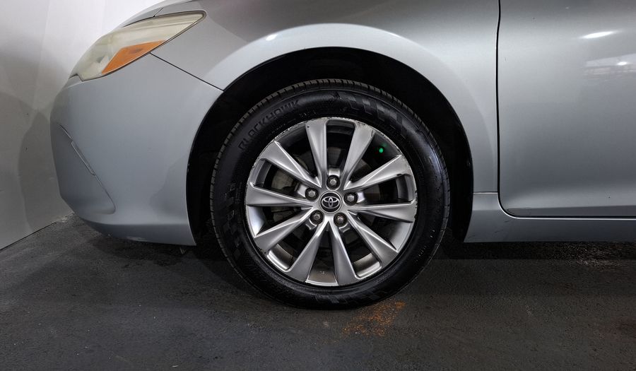 Toyota Camry 2.5 XLE L4 6AT Sedan 2015