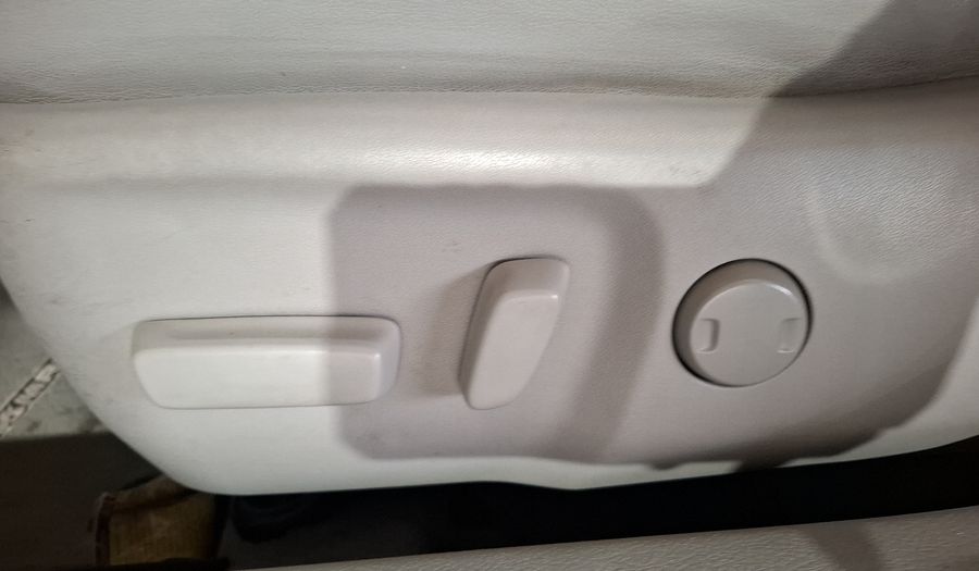 Toyota Camry 2.5 XLE L4 6AT Sedan 2015