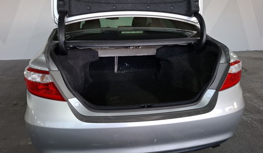 Toyota Camry 2.5 XLE L4 6AT Sedan 2015