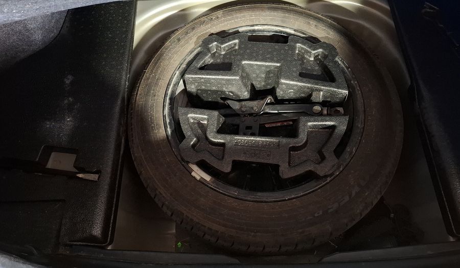 Toyota Camry 2.5 XLE L4 6AT Sedan 2015