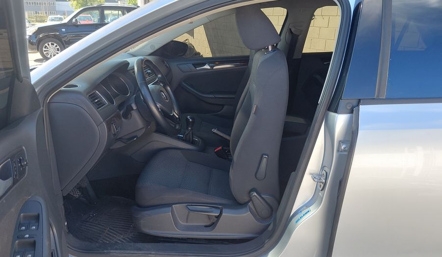 Volkswagen Vento 2.5 ADVANCE PLUS Sedan 2016