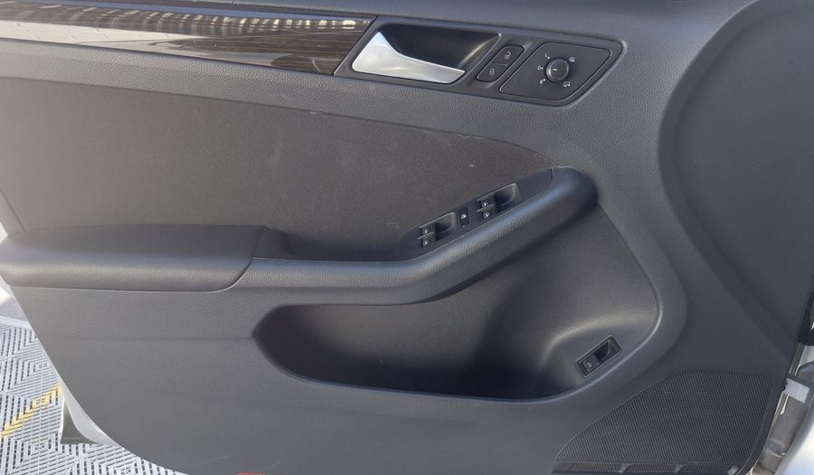 Volkswagen Vento 2.5 ADVANCE PLUS Sedan 2016