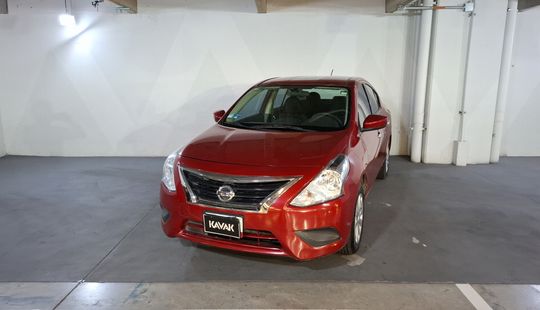 Nissan • Versa