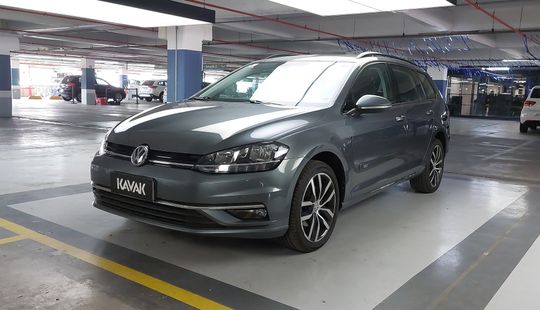 Volkswagen • Golf