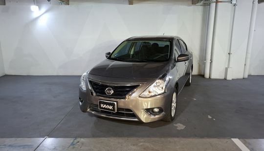 Nissan • Versa