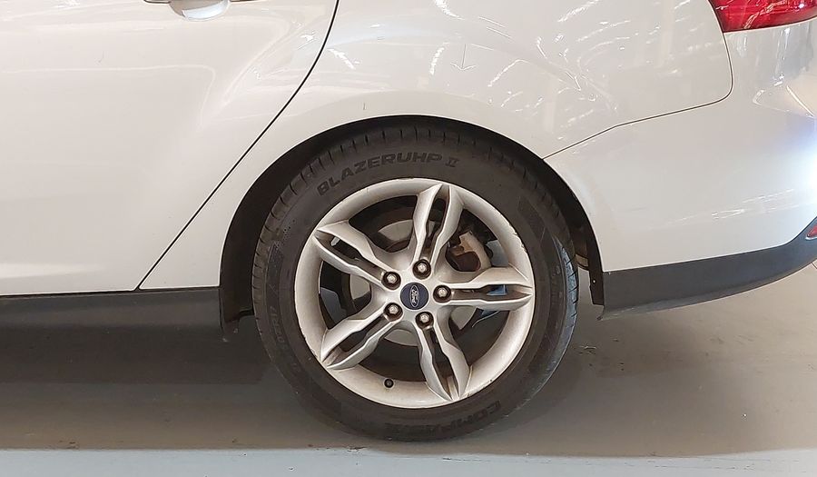 Ford Focus SE SEDAN POWERSHIFT Sedan 2015