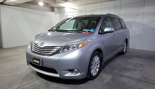 Toyota • Sienna