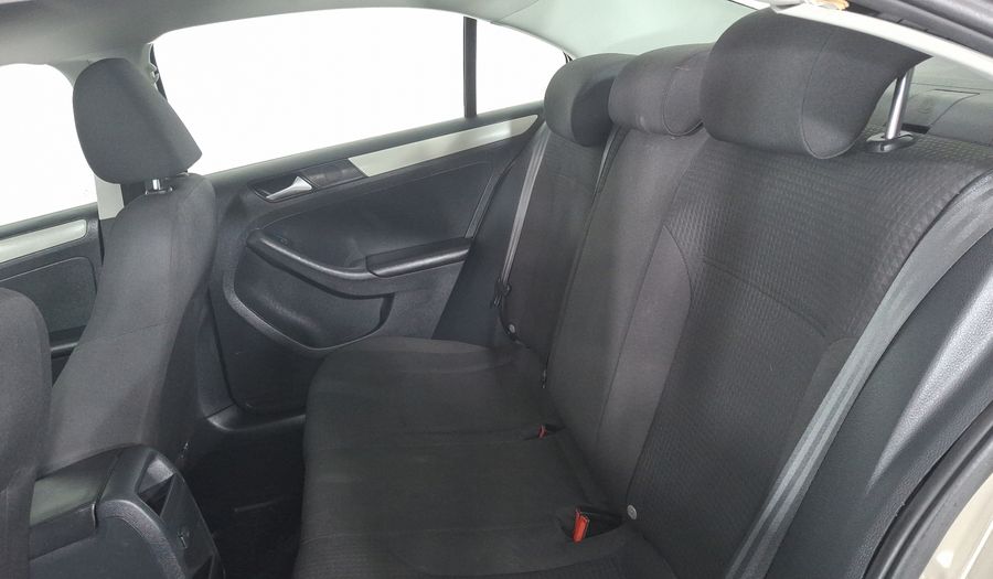 Volkswagen Jetta 2.5 TRENDLINE MT Sedan 2016