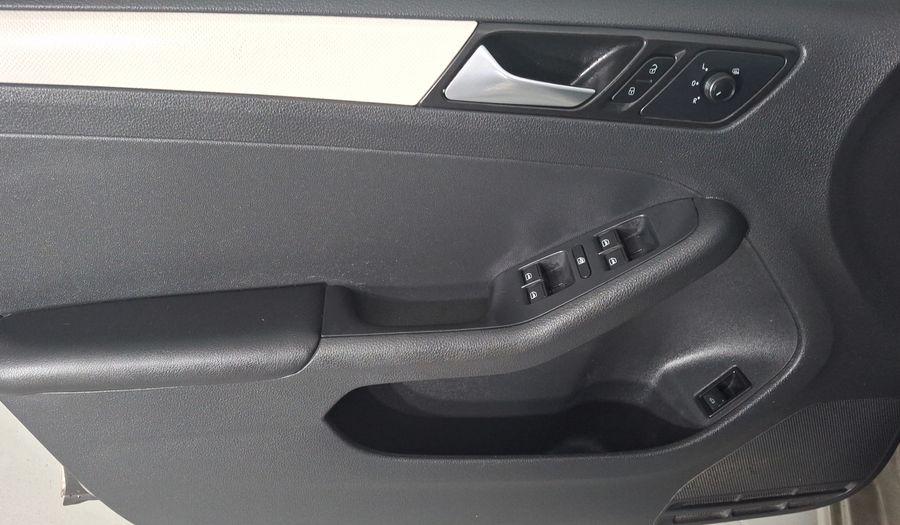 Volkswagen Jetta 2.5 TRENDLINE MT Sedan 2016