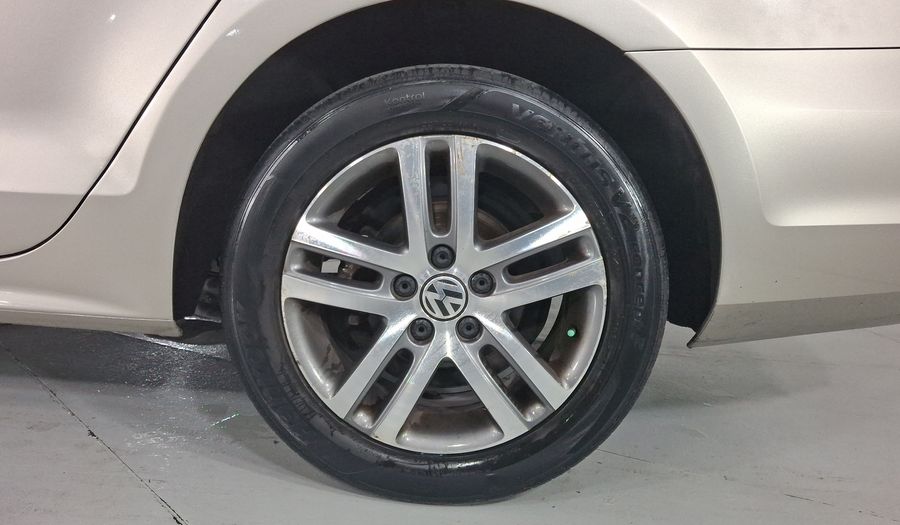 Volkswagen Jetta 2.5 TRENDLINE MT Sedan 2016