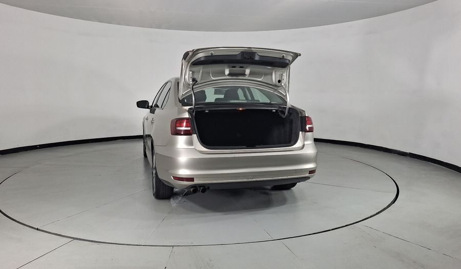 Volkswagen Jetta 2.5 TRENDLINE MT Sedan 2016