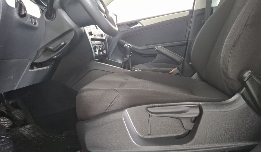 Volkswagen Jetta 2.5 TRENDLINE MT Sedan 2016