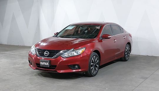 2018 • 131,808 km • Automático