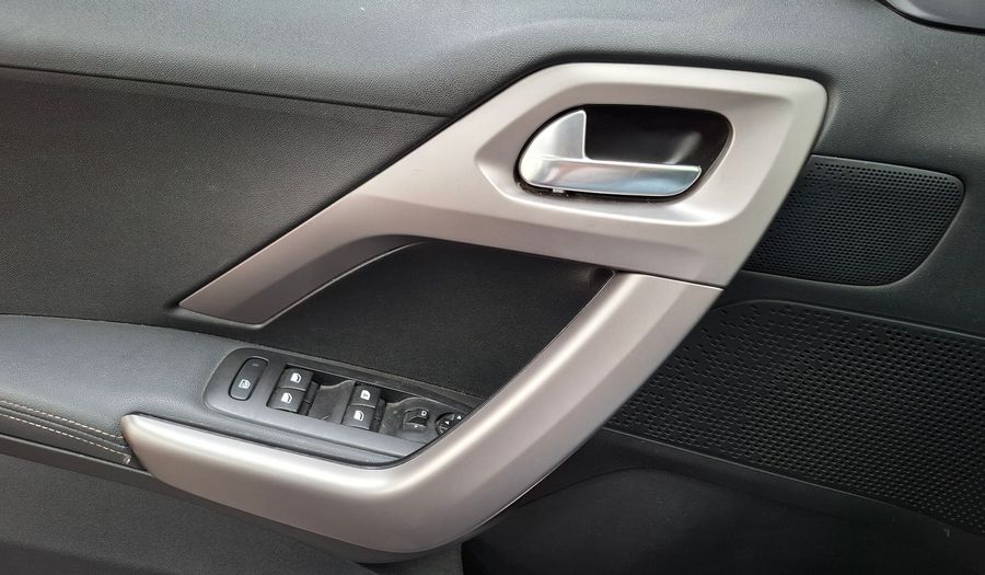 Peugeot 208 1.6 FELINE Hatchback 2017