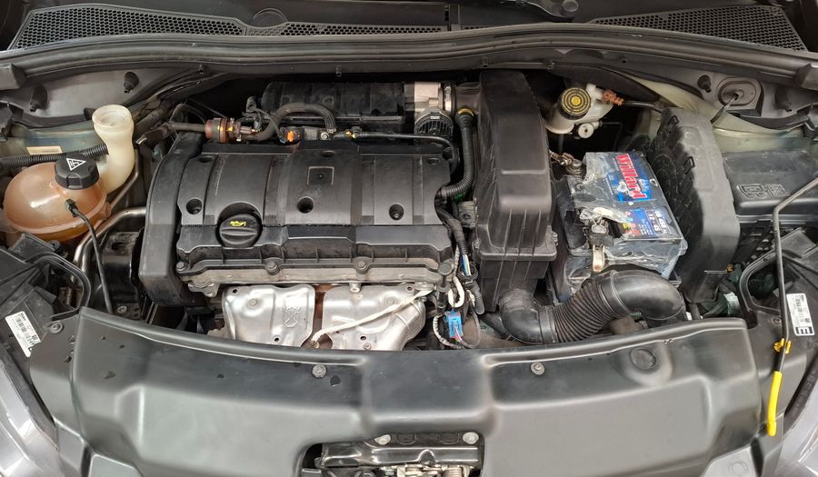 Peugeot 208 1.6 FELINE Hatchback 2017